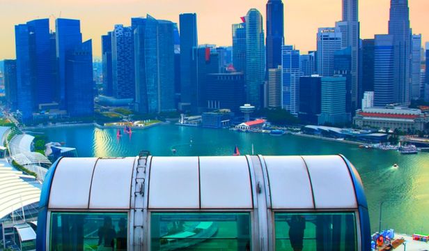 High above, Singapore Flyer Sling Flight offers stunning cityscape backdrop, a captivating aerial view of Singapore's beauty.